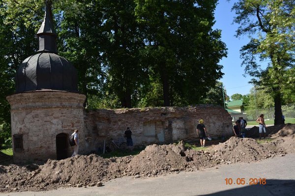 Что было найдено в ходе начавшихся раскопок возле Кирилловской церкви в Киеве (фото)