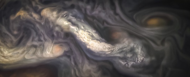 NASA показало красочные фото атмосферы Юпитера