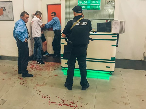 Поножовщина в столичном ТРЦ: стали известны подробности (фото, видео)