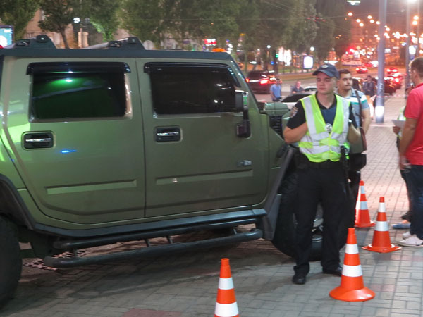 Смертельный наезд Hummer в Киеве: на глазах у матери погиб ребенок (фото, видео)
