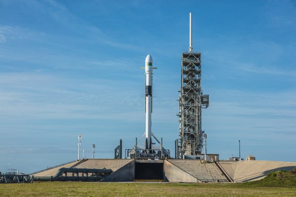 SpaceX за минуту до старта отменил запуск новой ракеты