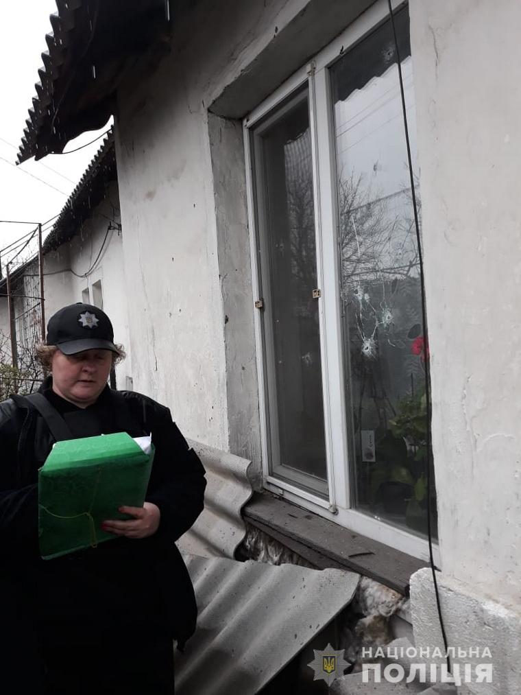 Боевики ЛНР обстреляли дома мирных жителей на Донбассе: фото последствий