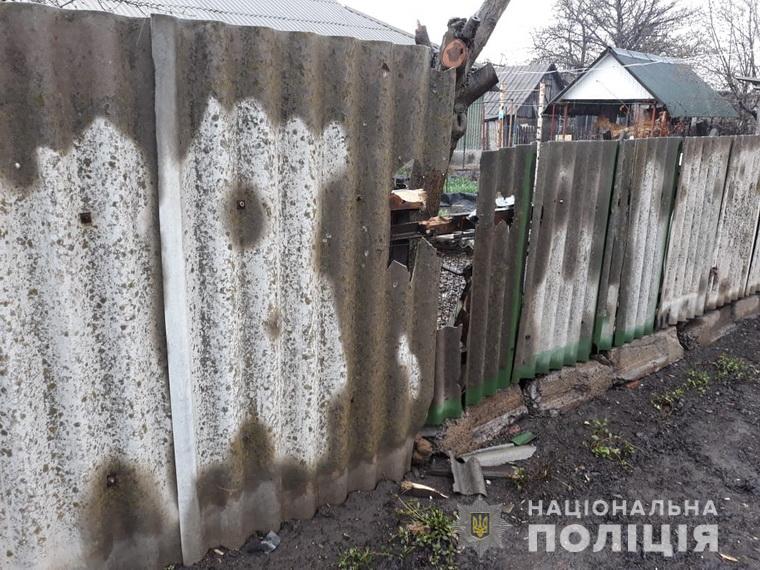 Боевики ЛНР обстреляли дома мирных жителей на Донбассе: фото последствий