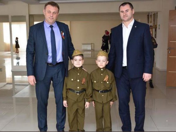 Детям учиться некогда: сеть возмутили нескончаемые пропагандистские акции со школьниками в Крыму