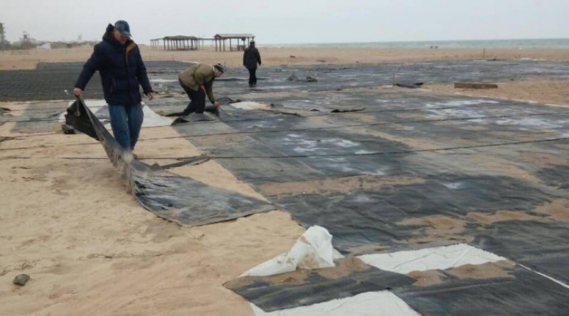 Под покровом ночи: пляж на известном курорте под Одессой закатали в бетон (фото)