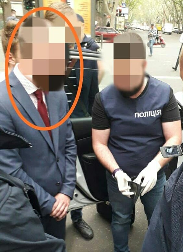 В Одессе на взятке задержали помощника Надежды Савченко: все подробности (фото)