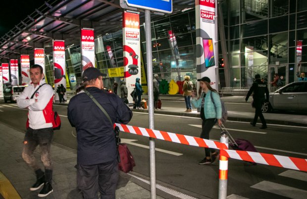 Аеропорт Київ евакуйовано через повідомлення про замінування
