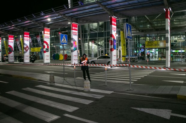 Аеропорт Київ евакуйовано через повідомлення про замінування