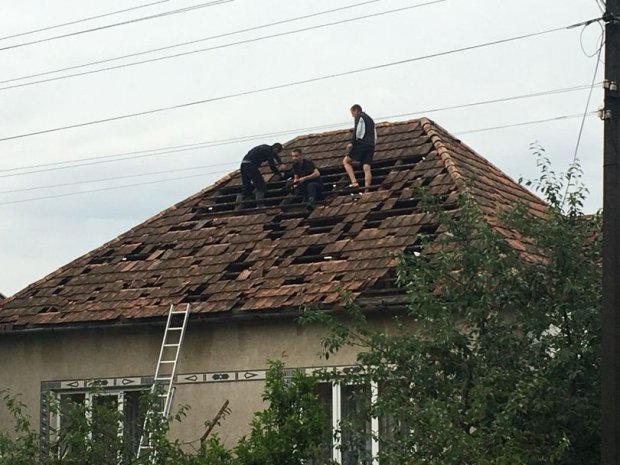 Буревій та сильні зливи: негода наробила лиха на заході України