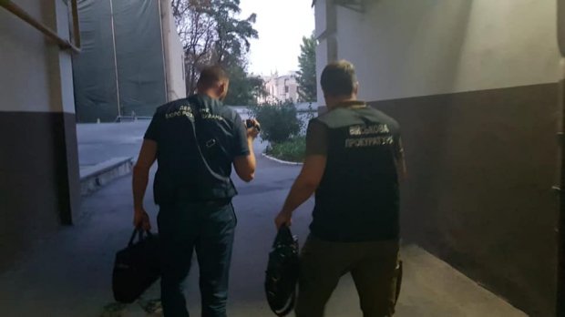 Довірені особи Зеленського вимагали у чоловіка понад півмільйона доларів за посаду