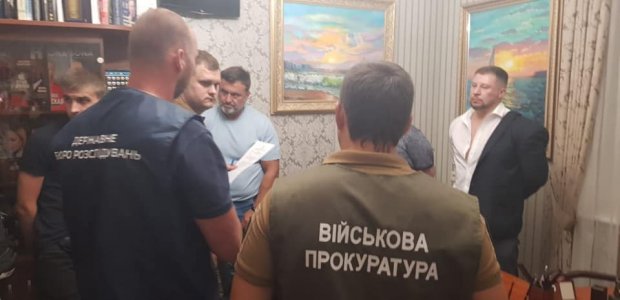 Довірені особи Зеленського вимагали у чоловіка понад півмільйона доларів за посаду