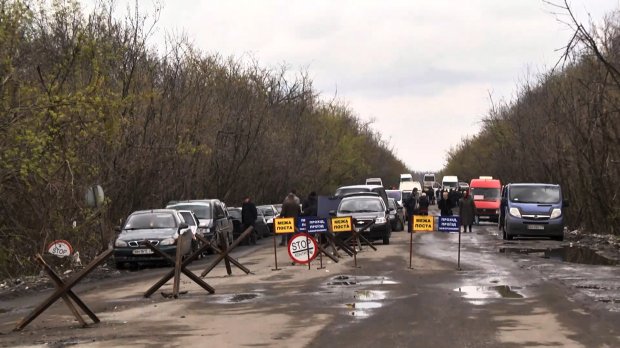 Гнітюча реальність: як живеться людям в окупованих Донецьку та Луганську