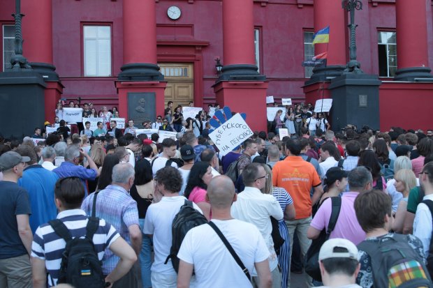 Головні новини 20 червня: КС дозволив розпуск Ради, Філарет відновив УПЦ КП, протести у Грузії