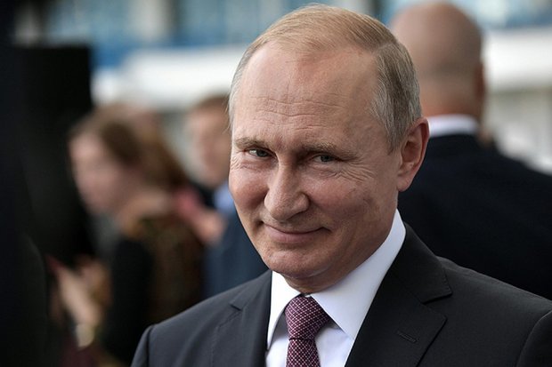Головні новини 27 квітня: скандал навколо паспортного указу Путіна, зійшов Благодатний вогонь