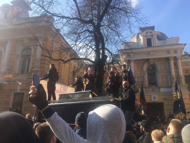 Головні новини 9 березня: Акції проти Гладковських і російський поет Шевченко у Криму