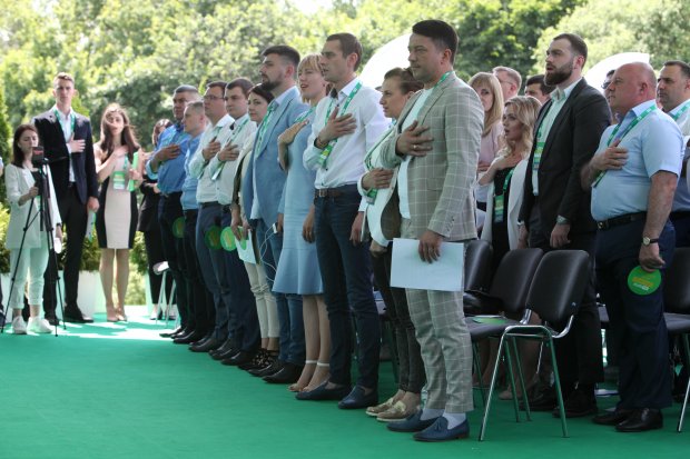 Головні новини 9 червня: кандидати від партій Зеленського і Порошенка та суд над поліцейським