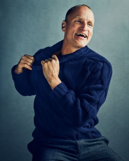 Харизматичний Вуді Харрельсон покурив косяк на обкладинці Esquire