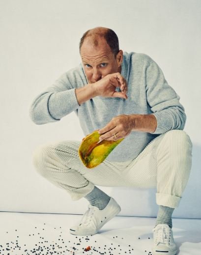 Харизматичний Вуді Харрельсон покурив косяк на обкладинці Esquire