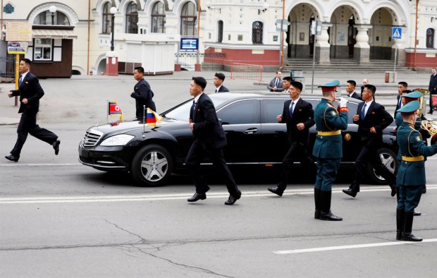 Кім Чен Ин користується броньованим лімузином Daimler: компанія шокована