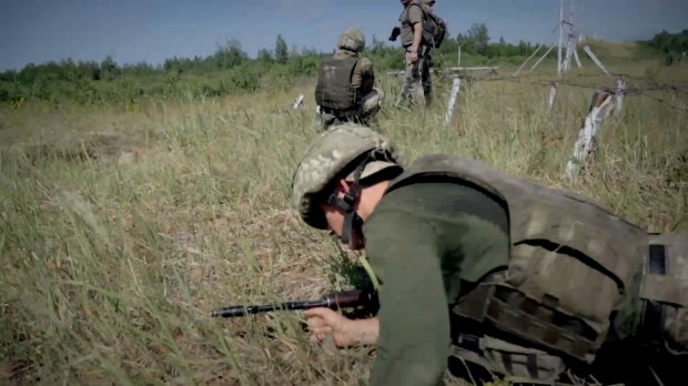 Какие экзамены преодолевают украинские курсанты, чтобы им разрешили прыгнуть с парашютом: видео
