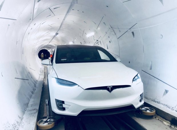 Компанія Apple переманила до себе найкращого дизайнера Tesla