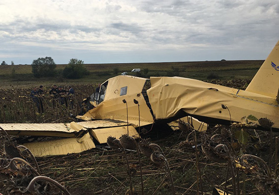 Літак, що обприскував поле, розбився на Хмельниччині