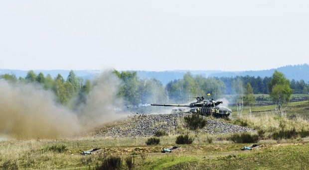 Львівський бронетанковий завод серійно модернізовуватиме танки Т-64: потужні фото та відео