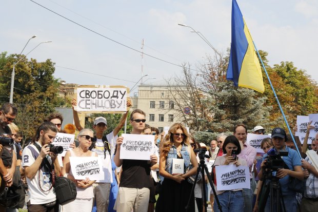 Людям Путіна в Україні не можна дозволяти комфортно жити, – колега Сенцова