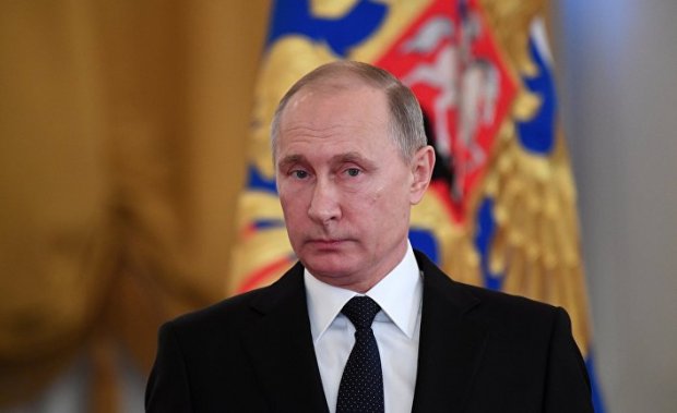 Макрон думає над тим, аби зняти санкції з Росії: зустріч Путіна з президентом Франції