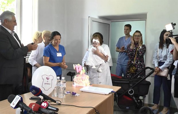 Медики замінили сімю: зворушлива історія дівчинки, яка народилася з вагою у 480 грамів