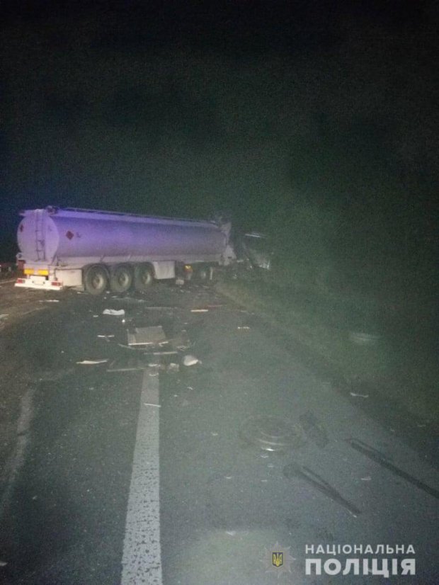 На Житомирщине грузовик столкнулся с автобусом: 9 погибших, 11 пострадавших – фото и видео