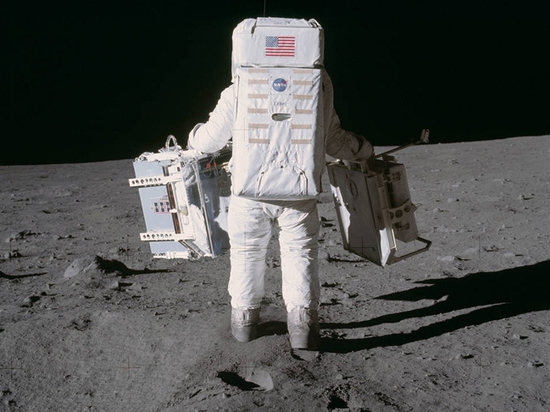 NASA планує вперше в історії відправити на Місяць жінку-космонавта