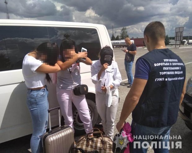 Іноземець намагався продати українок у сексуальне рабство: фото та відео