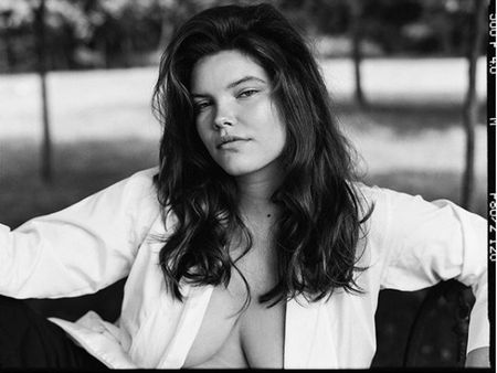 Пишнотіла модель знялася у сексуальній фотосесії для Playboy (18+)