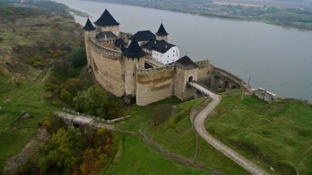 Подорожі Україною: неповторні місця Чернівеччини, які надихають красою