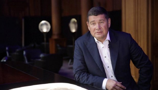 Посадовці-вигнанці знову обживаються в українському політикумі: чи є у них шанс