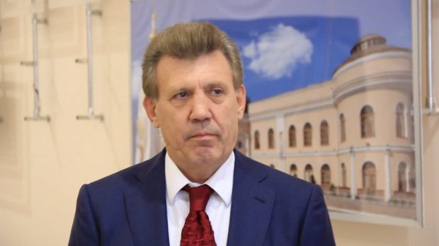 Посадовці-вигнанці знову обживаються в українському політикумі: чи є у них шанс