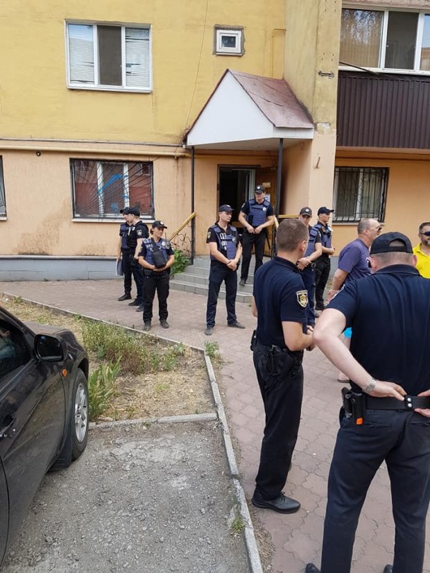 Правий сектор розігнав зеленкою комуністичний шабаш у Кривому Розі