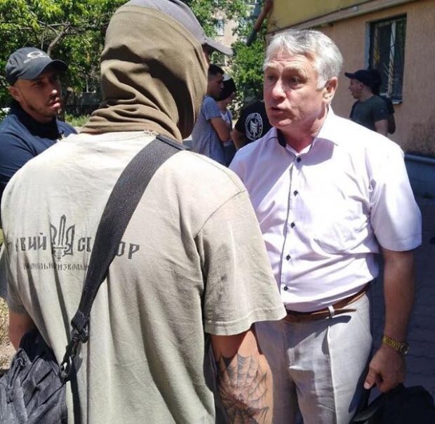 Правий сектор розігнав зеленкою комуністичний шабаш у Кривому Розі