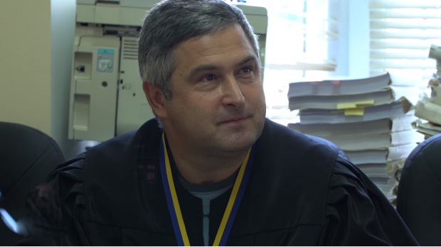 Провал судової реформи: як за потрібне владі рішення суддя отримує квартиру в столиці