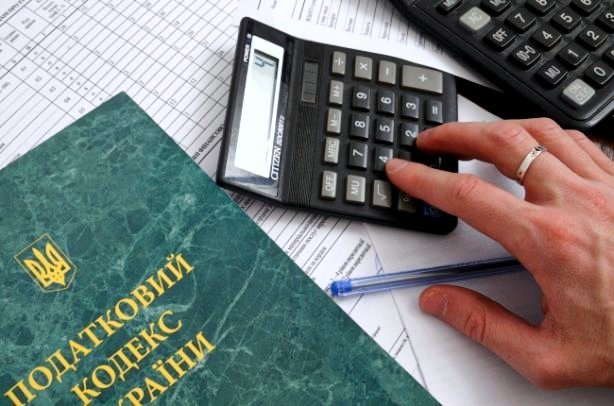 Що обіцяють партії, які проходять у Раду: порівняння програм