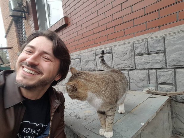 Сергій Притула потішив мережу кумедними фото з котом