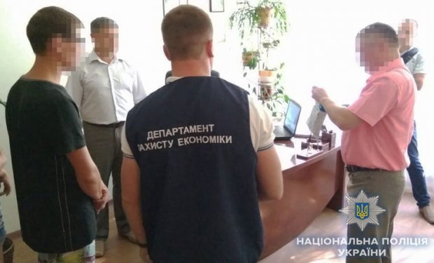 Скільки коштує вступ до університету у Хмельницькому: поліція викрила хабарника