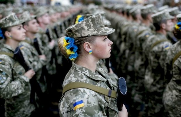 Смерть Маккейна, втрати на Донбасі, зміни у стосунках США та України: головне за минулий тиждень