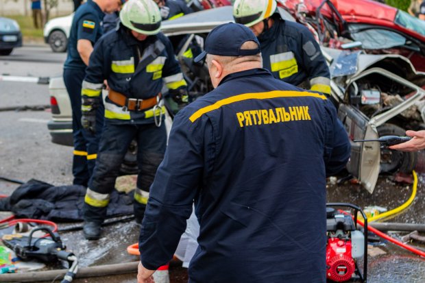 Три авто зіткнулися у Дніпрі: загинули подружня пара та 11-річна дитина