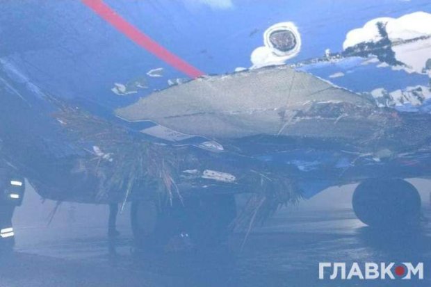 У Борисполі сталась аварія літака: фото ушкоджень