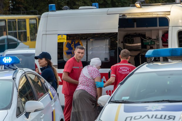 У Дніпрі – масштабна ДТП з переповненою маршруткою: багато постраждалих – фото і відео
