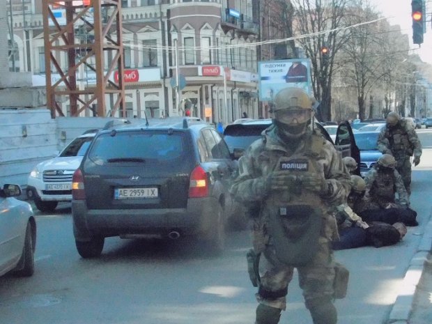 У Дніпрі спалахнула стрілянина: затримано кримінального авторитета і його поплічників