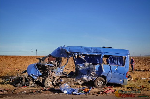 У ДТП на одеській трасі загинули 9 осіб: усе, що відомо наразі