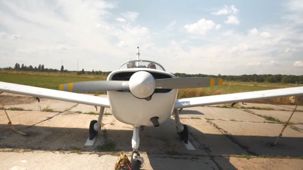 У Харкові підлітків вчать кермувати літаками: вражаючі фото та відео